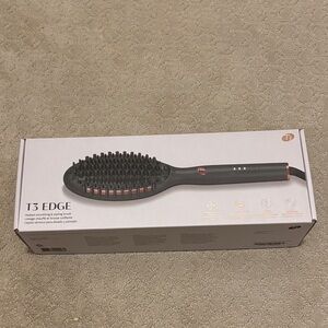 T3 Edge Styling Brush in Black and Pink